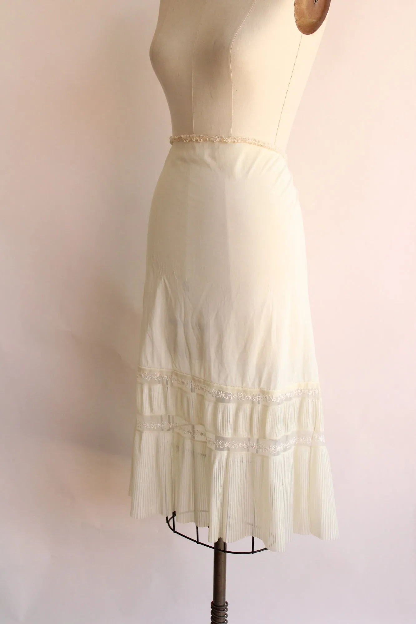 Vintage 1960s Ivory Nylon Half Slip With Lace Trim and Pleated Ruffle