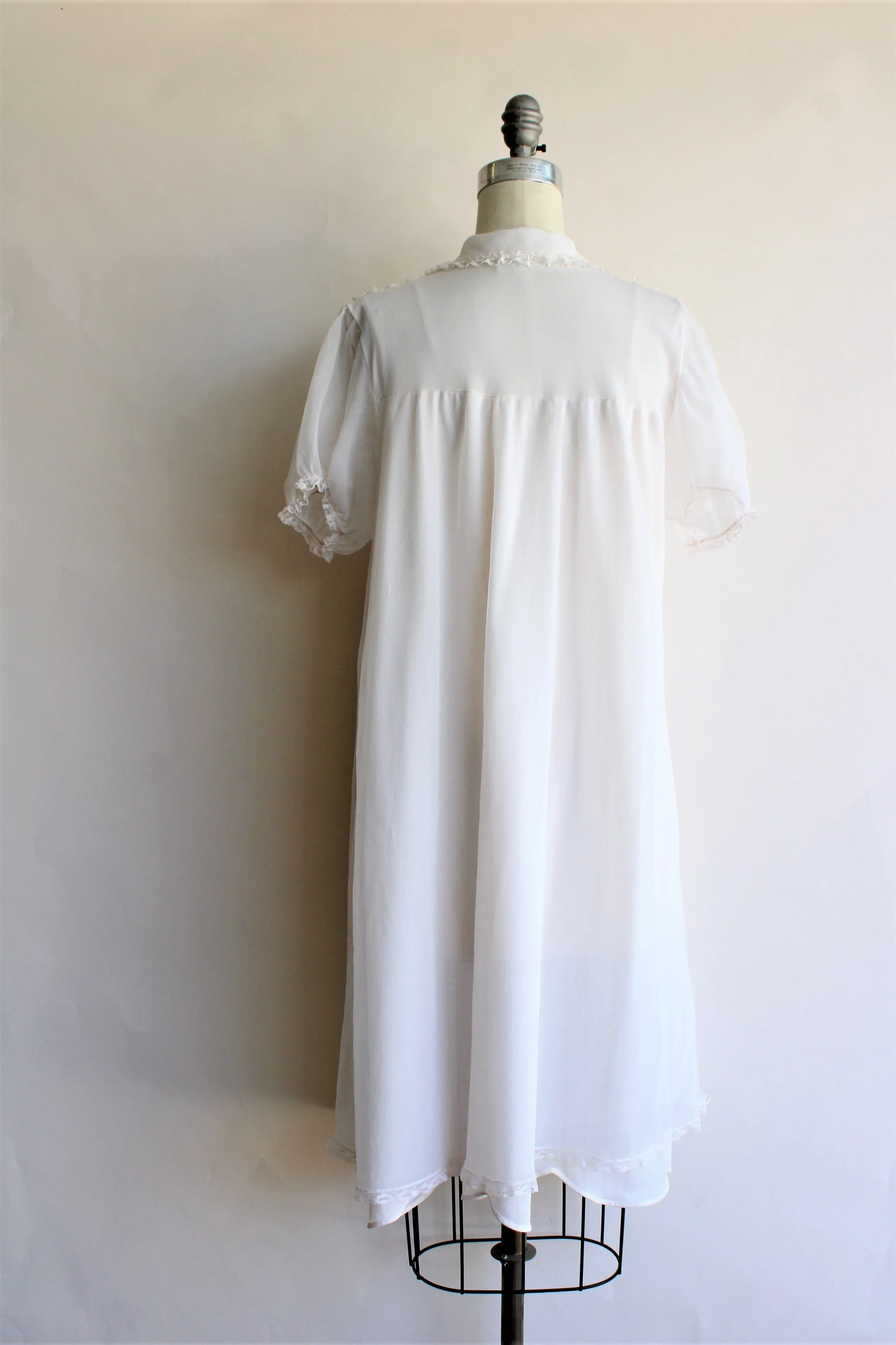 Vintage 1960s White Babydoll Nightie with Lace Trim